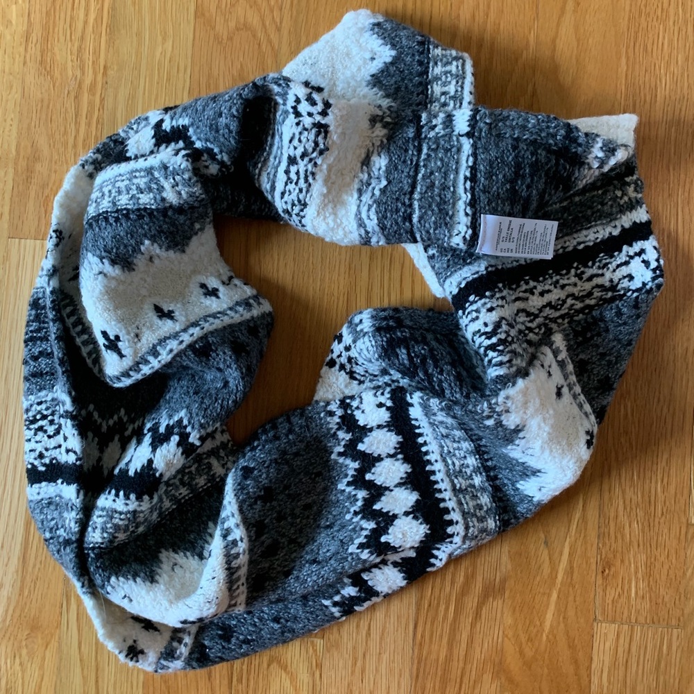 Ae Soft, Patterned Scarf - image 1